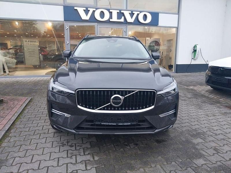 Gebraucht Volvo XC60 Core 197 PS (144 kW) 2023 Platinum grey / metallic SUV