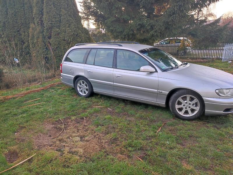 Silber Gebraucht 2001 Opel Omega Kombi | 2.500 € (Fairer Preis) - Bild 1/4