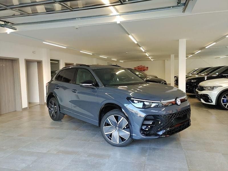 Neu VW Tiguan R-line 150 PS (110 kW) 2026 Delfingraumetallic SUV