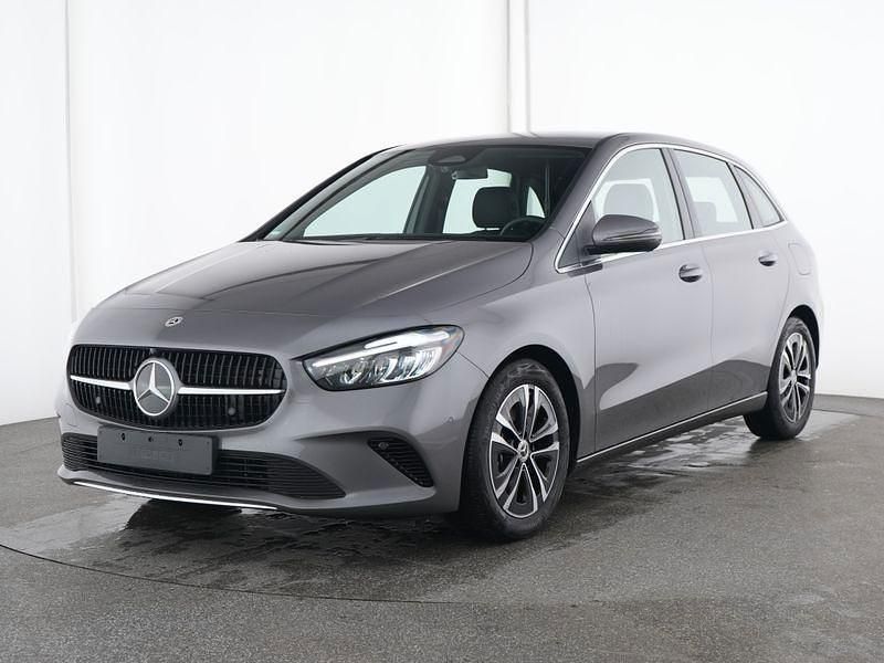Gebraucht Mercedes B200 Advanced 163 PS (119 kW) 2024 Metalliclack mountaingrau Van / Kleinbus