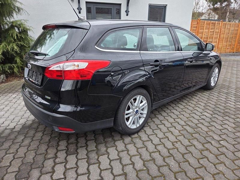 Gebraucht Ford Focus Ambiente 101 PS (74 kW) 2014 Schwarz Kombi