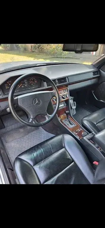 Gebraucht Mercedes E320 220 PS (161 kW) 1994 Silber