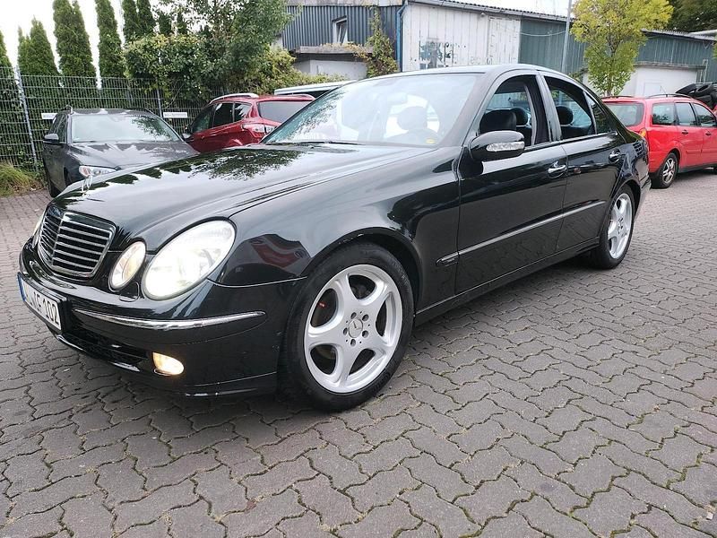 Schwarz Gebraucht 2002 Mercedes 240 Avantgarde Limousine | 3.000 € - Bild 1/4