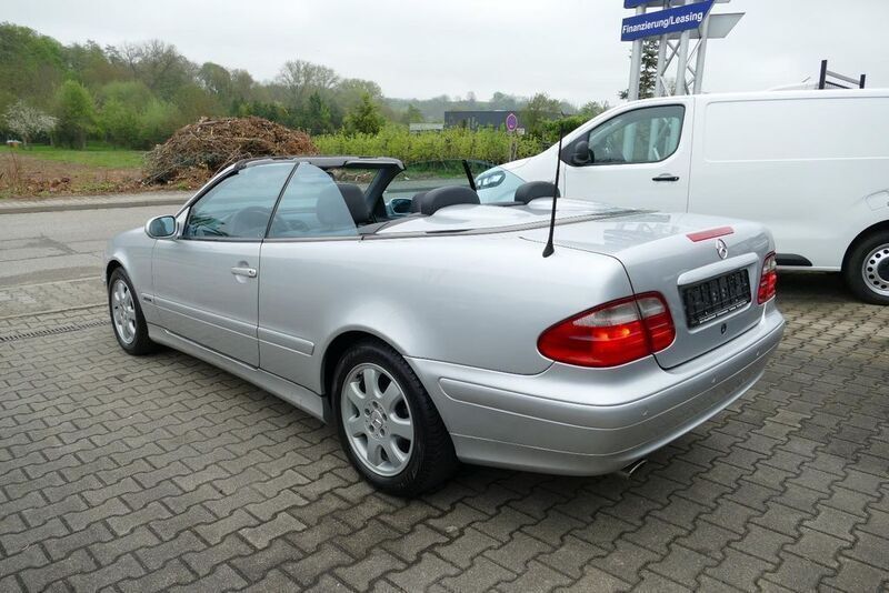 Gebraucht Mercedes CLK200 163 PS (119 kW) 2002 Silber Cabrio