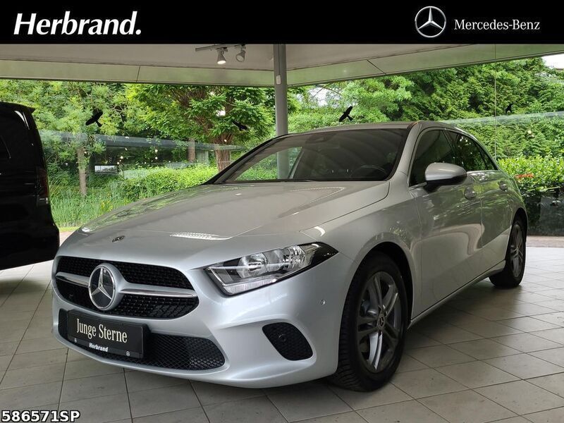 Silber Gebraucht 2020 Mercedes A200 Progressive Limousine | 23.490 € (Fairer Preis) - Bild 1/4