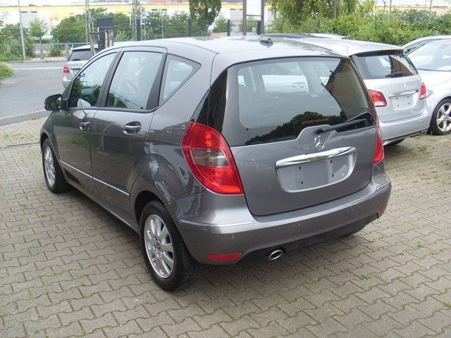 Gebraucht Mercedes A160 Avantgarde 95 PS (69 kW) 2012 Grau Limousine