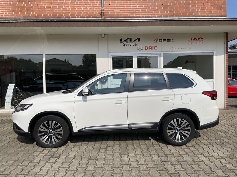 Weiß Gebraucht 2019 Mitsubishi Outlander Diamant Edition SUV | 17.850 € (Fairer Preis) - Bild 1/4