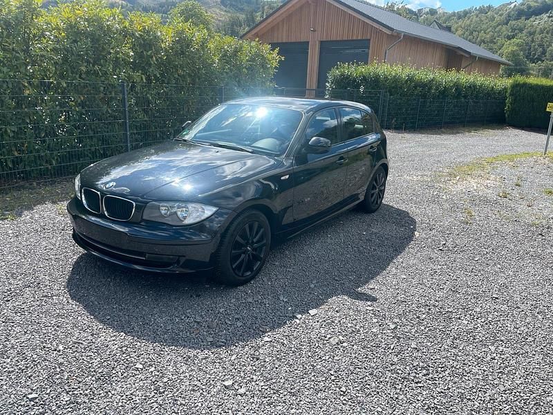 Schwarz Gebraucht 2010 BMW 116 Kleinwagen | 5.500 € (Teuer) - Bild 1/4