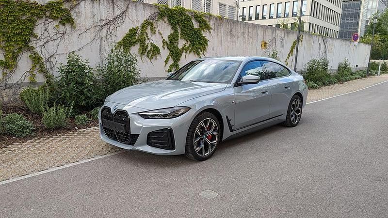 Grau Gebraucht 2023 BMW i4 M Sport Limousine | 42.000 € (Fairer Preis) - Bild 1/4