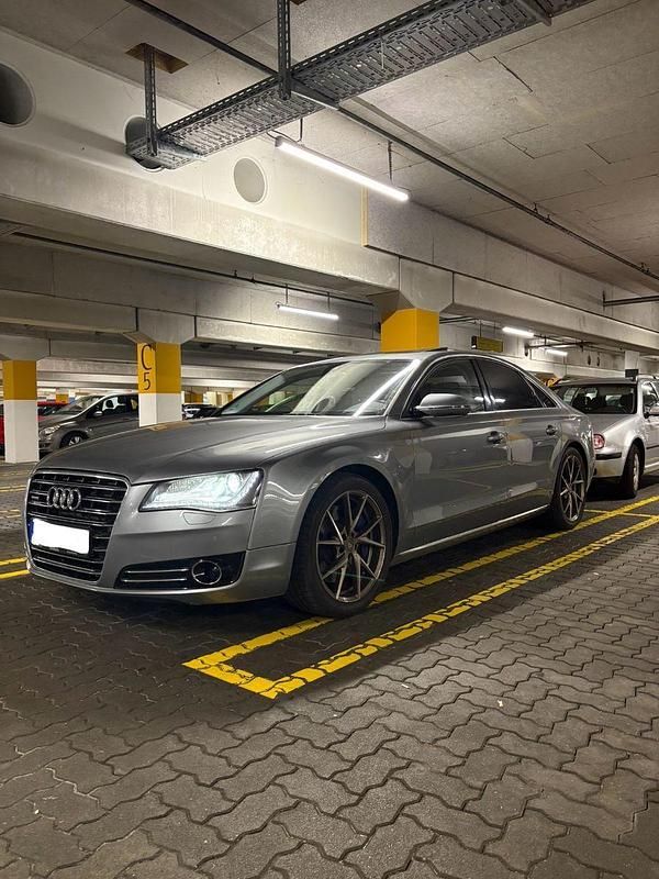 Silber Gebraucht 2010 Audi A8 Ambiente Limousine | 14.899 € (Guter Preis) - Bild 1/4