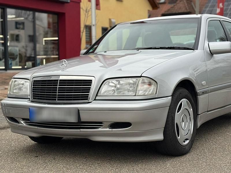 Second-hand Mercedes C180 Classic 122 CP (89 kW) 1999 Argintiu Berlinǎ