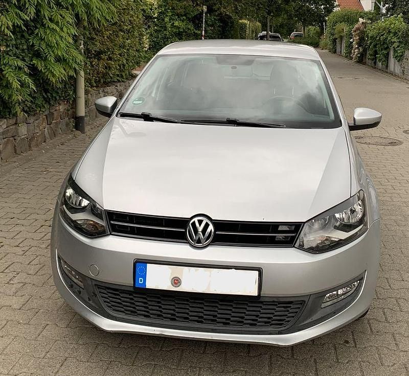 Silber Gebraucht 2012 VW Polo Limousine | 3.500 € (Guter Preis) - Bild 1/4