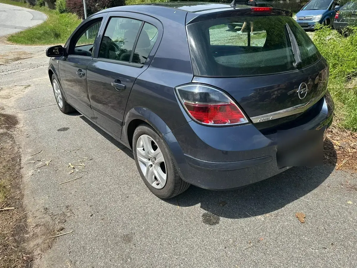 Gebraucht Opel Astra 116 PS (85 kW) 2009 Blau Limousine