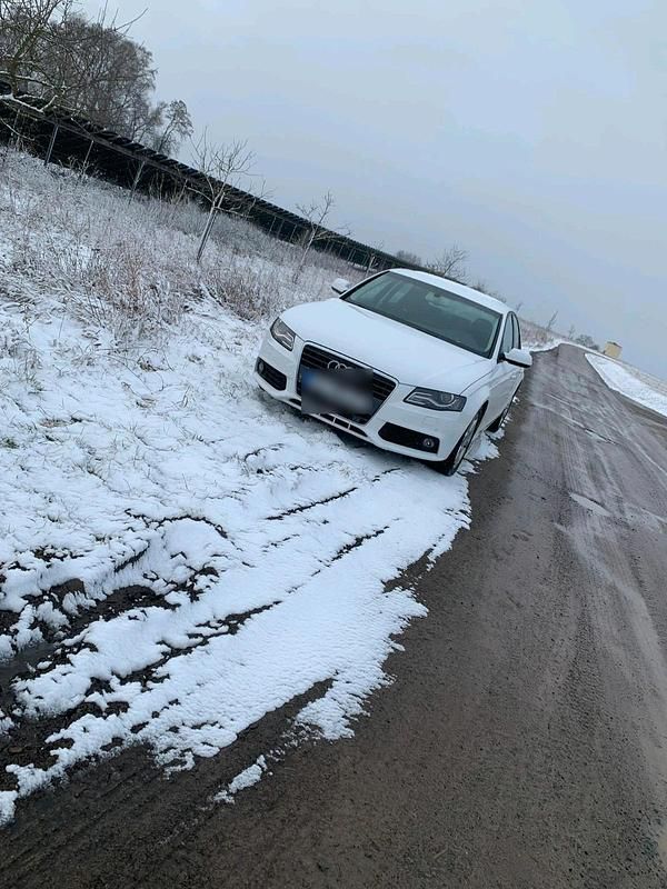 Gebraucht Audi A4 140 PS (102 kW) 2011 Weiß Limousine