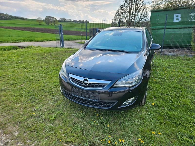 Gebraucht Opel Astra 110 PS (80 kW) 2010 Schwarz Limousine