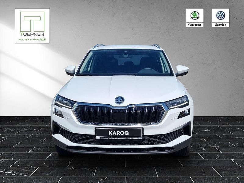 Weiß Neu 2025 Skoda Karoq Selection SUV | 39.890 € (Fairer Preis) - Bild 1/4