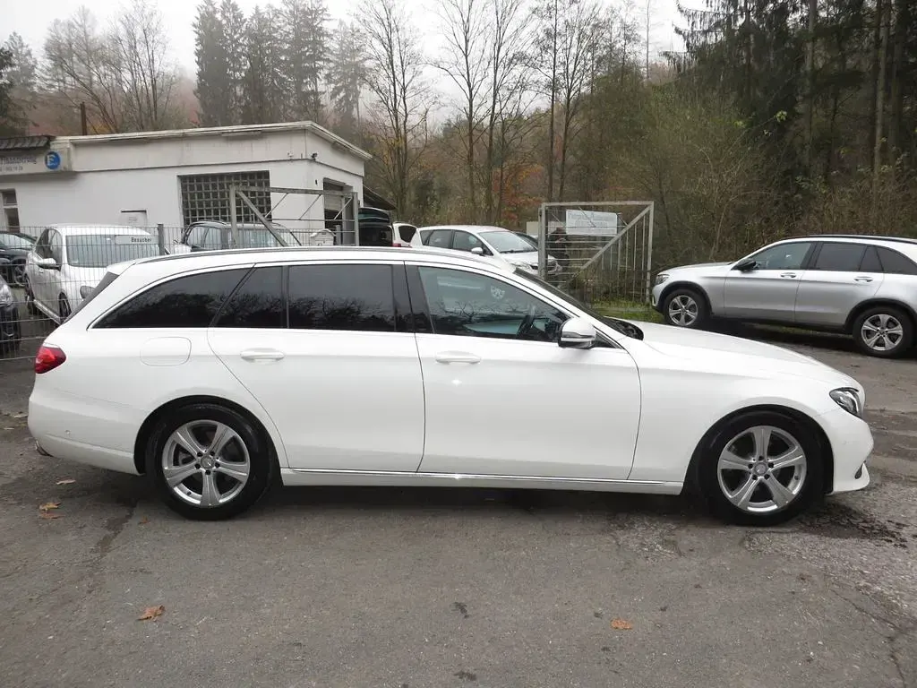 Gebraucht Mercedes E220 194 PS (142 kW) 2019 Weiß Kombi