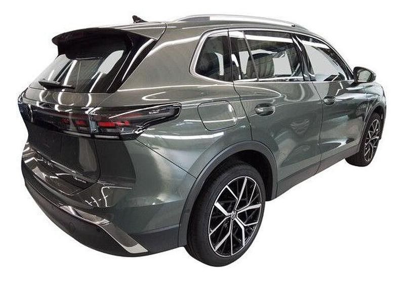 Gebraucht VW Tiguan Elegance 204 PS (150 kW) 2025 Cipressinogrün metallic SUV