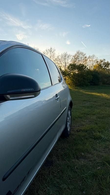 Second-hand VW Golf IV 80 CP (58 kW) 2006 Argintiu Hatchback
