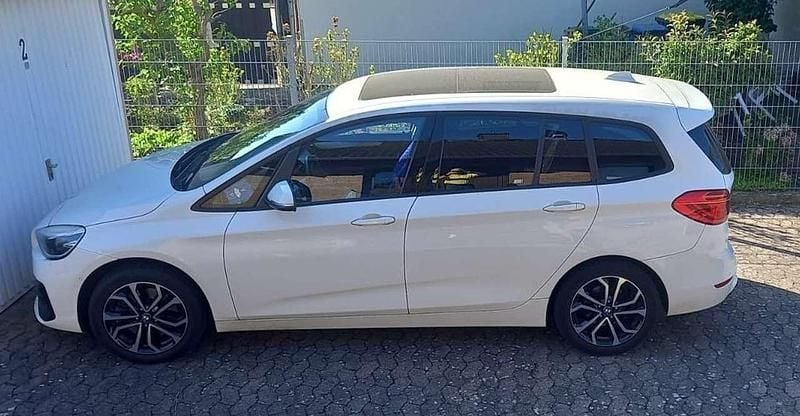 Weiß Gebraucht 2019 BMW 218 Gran Tourer Advantage Van / Kleinbus | 17.200 € (Etwas zu teuer) - Bild 1/4