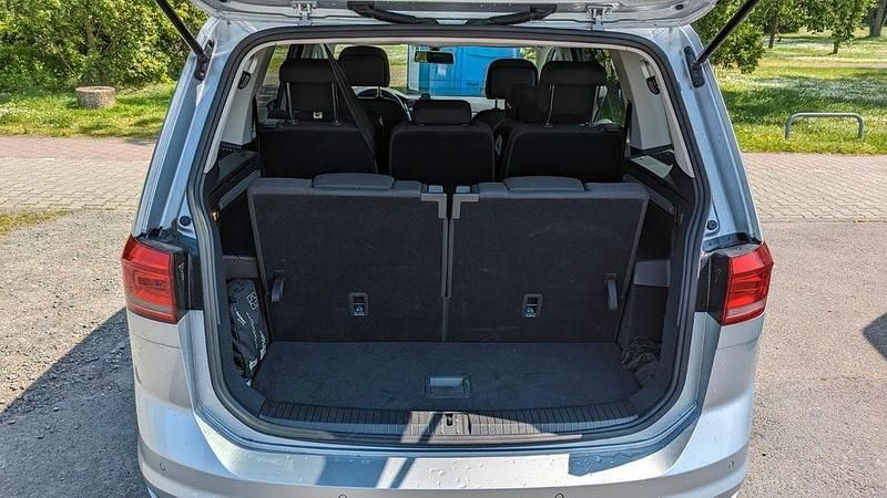 Silber Gebraucht 2020 VW Touran Comfortline Van / Kleinbus | 26.500 € (Etwas zu teuer) - Bild 1/4