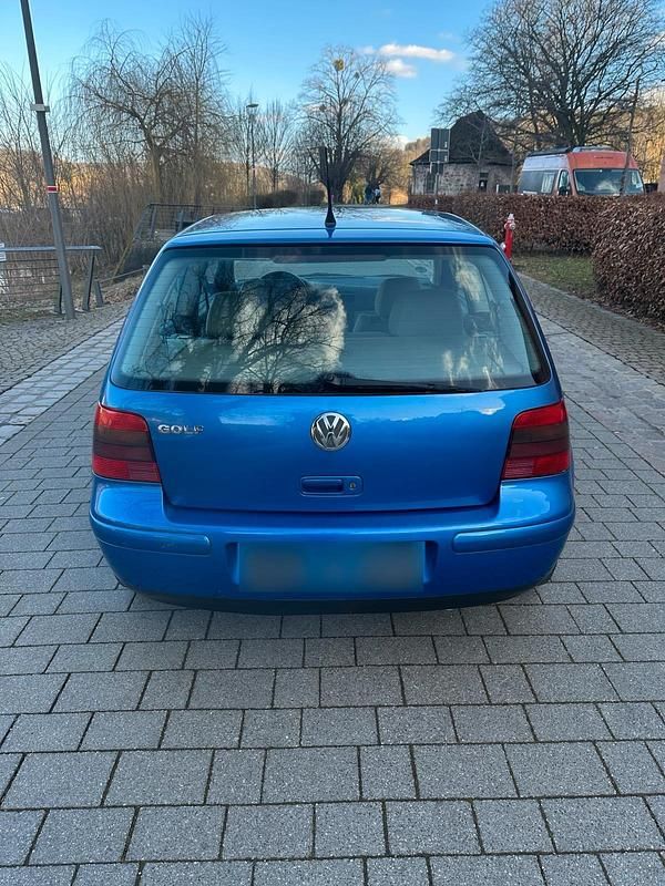Usado VW Golf 75 HP (55 kW) 2000 Azul Coupé