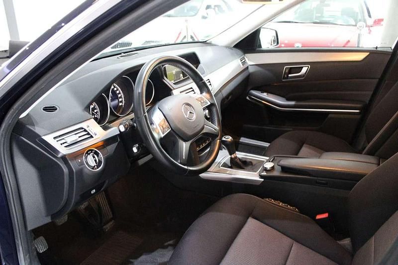 Gebraucht Mercedes E250 204 PS (150 kW) 2013 Blau Kombi