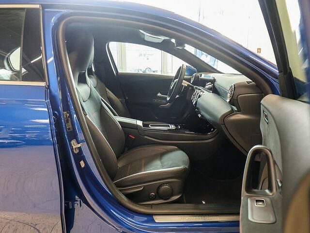 Gebraucht Mercedes A220 Advanced Plus 191 PS (140 kW) 2024 Blau / spektralblau (metallic) Limousine