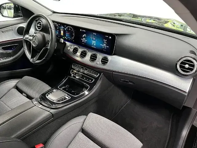 Gebraucht Mercedes E220 All-Terrain 200 PS (147 kW) 2023 Unilack schwarz uni Kombi