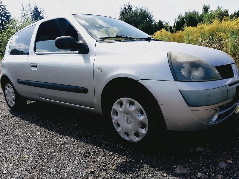 Silber Gebraucht 2003 Renault Clio II Kleinwagen | 499 € (Superpreis) - Bild 1/4