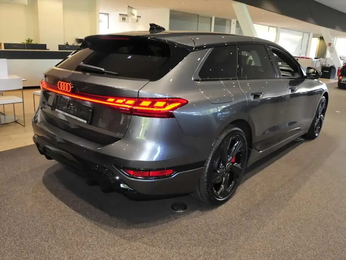 Neu Audi A6 e-tron Business 269 kW (367 PS) 2026 Grau Kombi