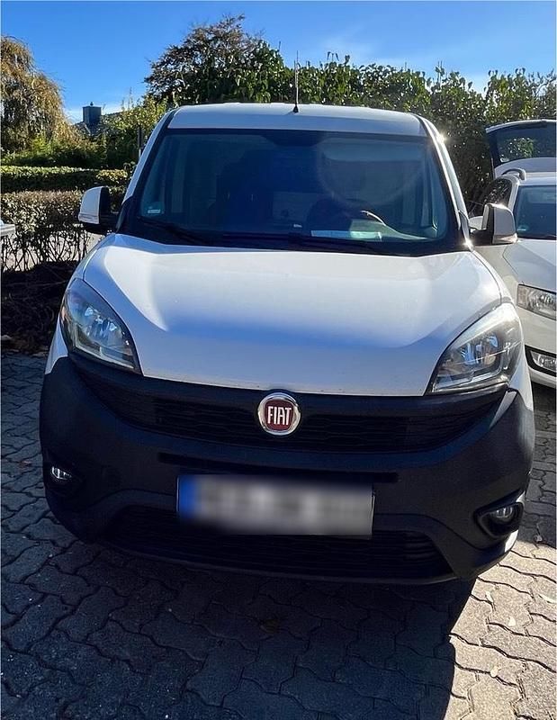 Gebraucht Fiat Doblò 95 PS (69 kW) 2019 Weiß Van / Kleinbus
