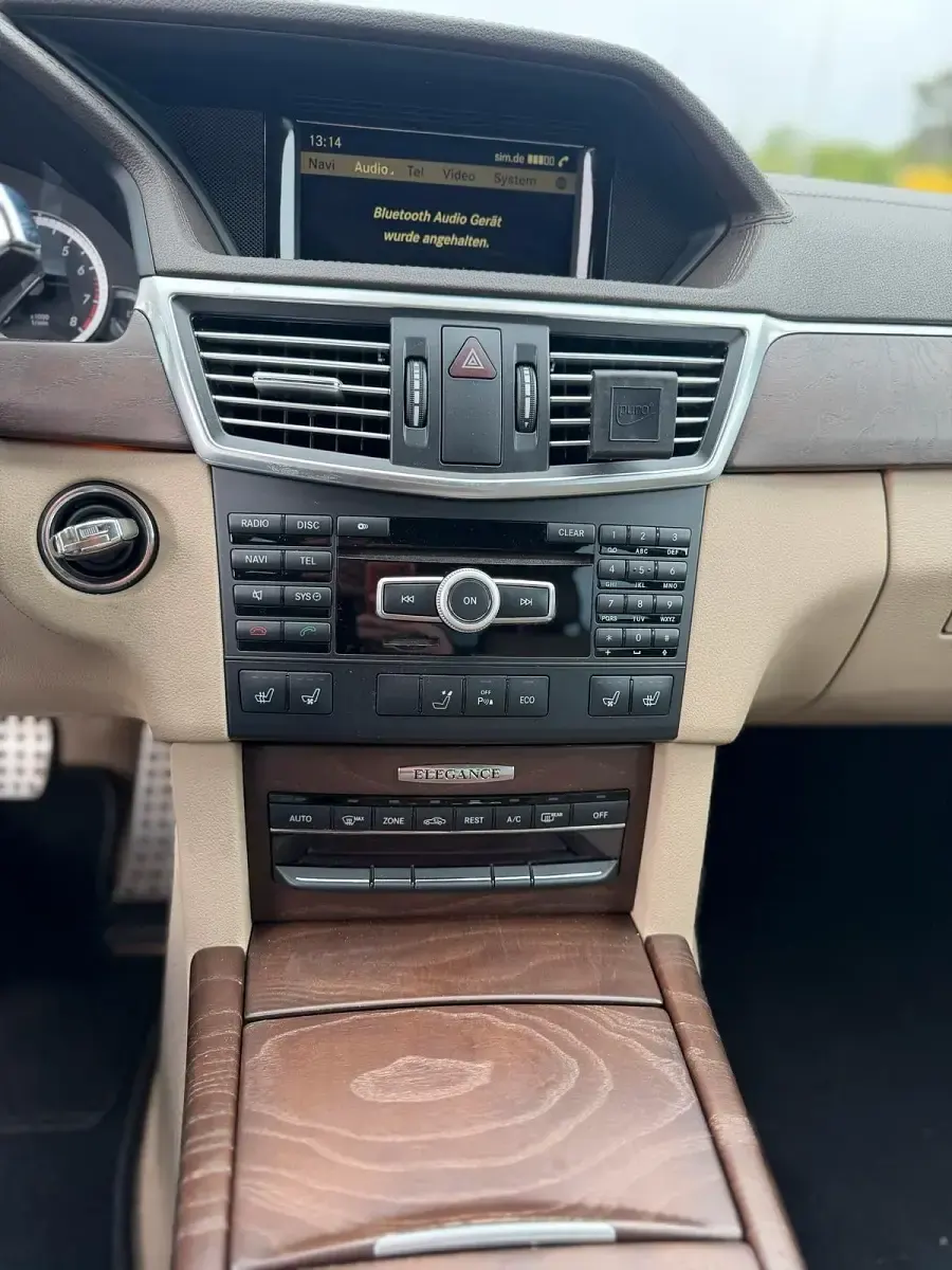 Używany Mercedes E500 408 KM (300 kW) 2011 Brązowy Sedan/Limuzyna