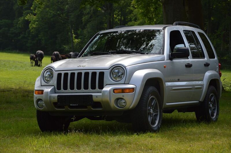 Silber Gebraucht 2003 Jeep Cherokee Limited SUV | 9.450 € (Fairer Preis) - Bild 1/4