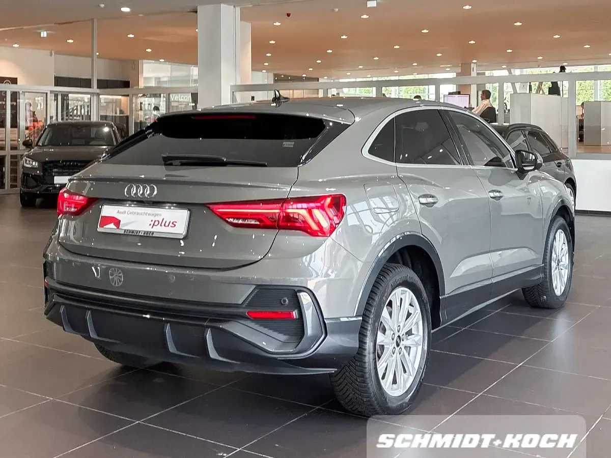Gebraucht Audi Q3 Sportback Comfort 245 PS (180 kW) 2023 Chronosgrau (grau) SUV