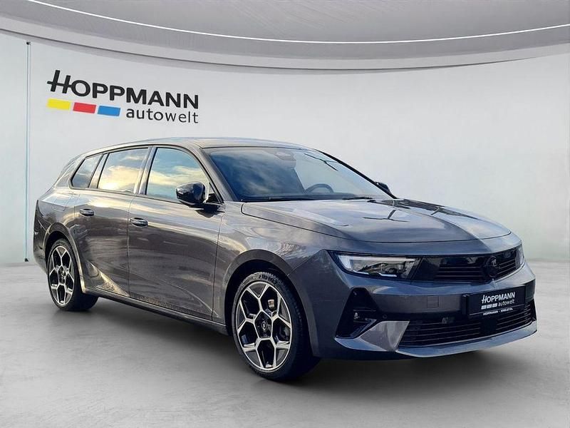 Gebraucht Opel Astra Ultimate 131 PS (96 kW) 2024 Mondstein grau/e:vulkan grau Kombi