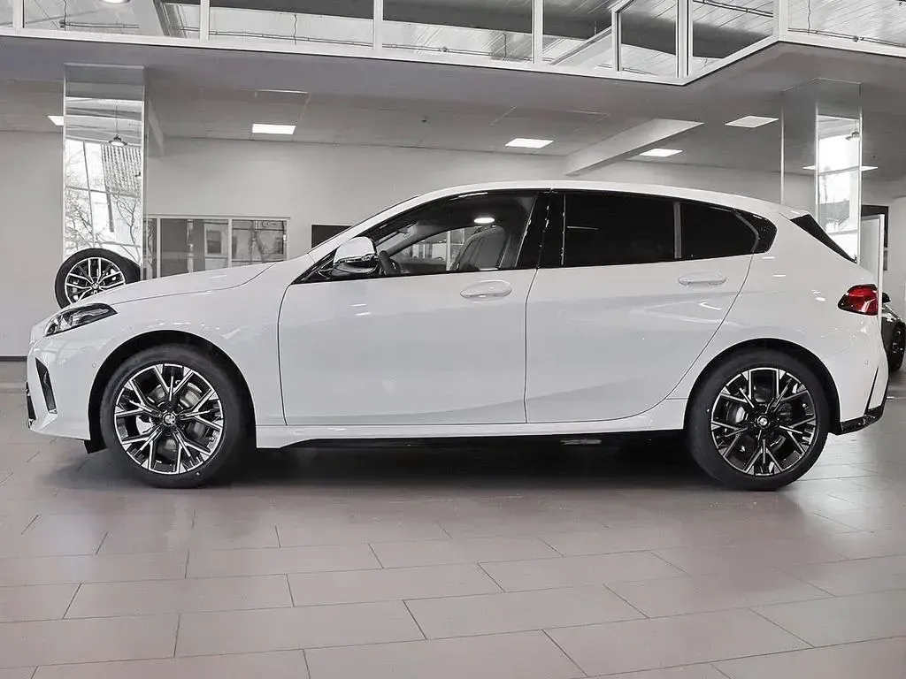 Ny BMW 118 Efficient Dynamics 150 HK (110 kW) 2026 Hvid Hatchback