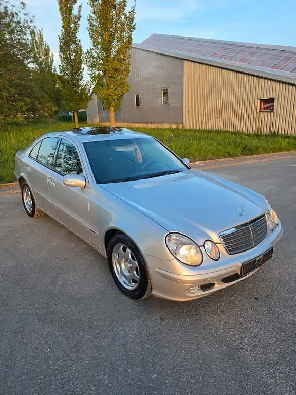 Occasion Mercedes E200 Classic 122 ch (89 kW) 2003 Argent Berline