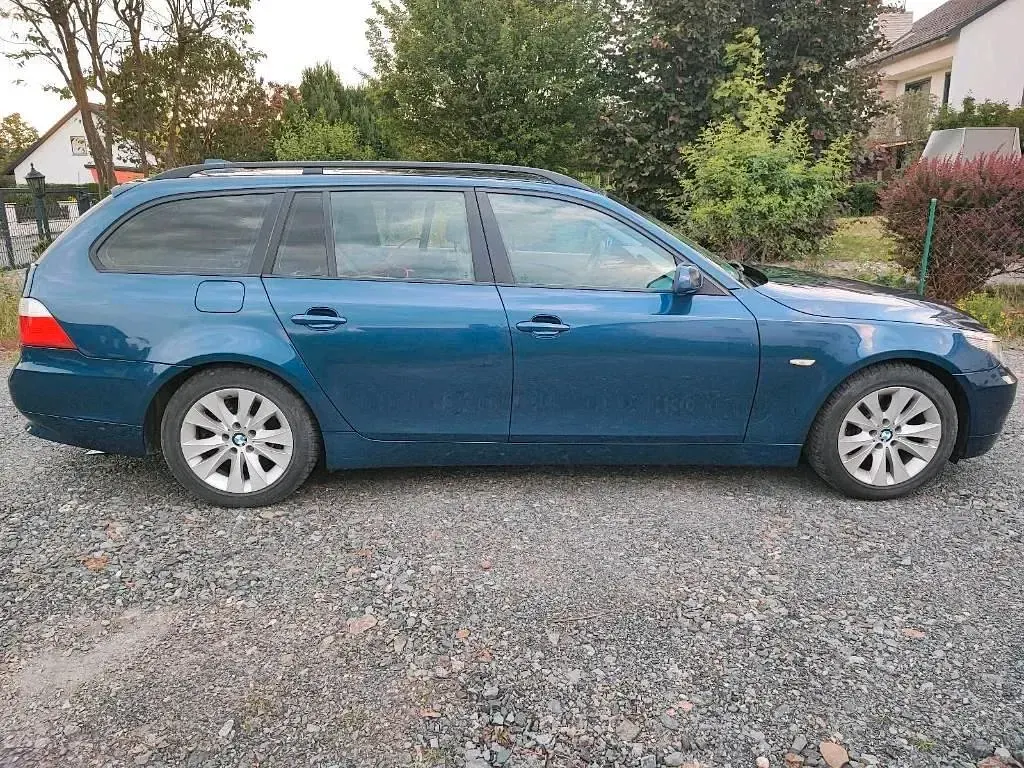 Gebraucht BMW 545 333 PS (244 kW) 2004 Blau Kombi