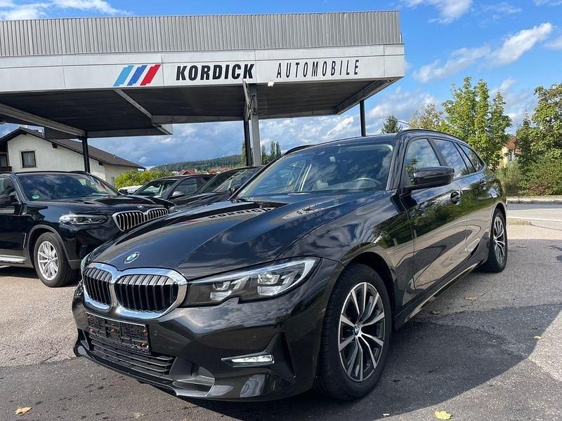 Schwarz Gebraucht 2020 BMW 318 Sport Line Kombi | 20.900 € (Guter Preis) - Bild 1/4