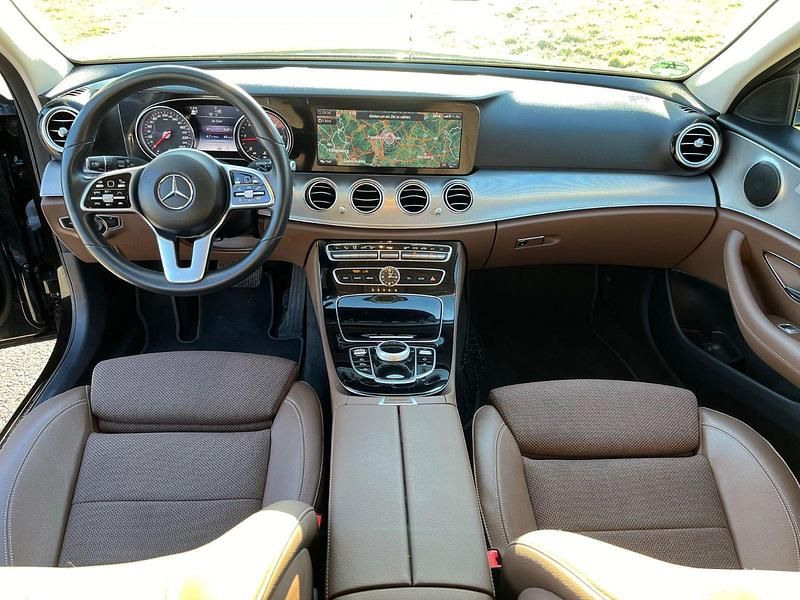 Gebraucht Mercedes E220 194 PS (142 kW) 2020 Schwarz Kombi