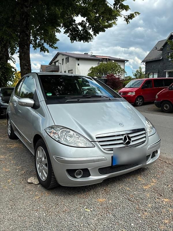 Silber Gebraucht 2004 Mercedes A180 Elegance Kleinwagen | 2.390 € (Fairer Preis) - Bild 1/4
