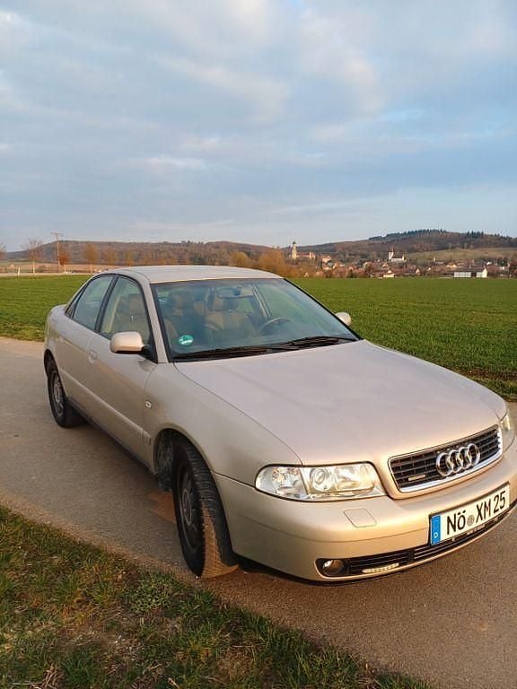 Gebraucht Audi A4 Sport 193 PS (141 kW) 1999 Gold Limousine