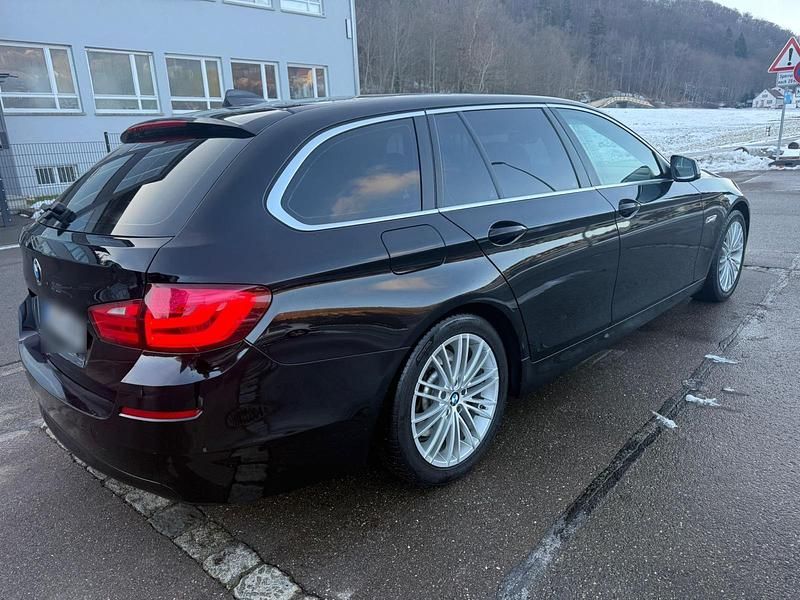 Gebraucht BMW 530 258 PS (189 kW) 2011 Schwarz Kombi