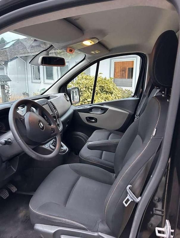 Gebraucht Renault Trafic Authentique 125 PS (91 kW) 2017 Schwarz Van / Kleinbus