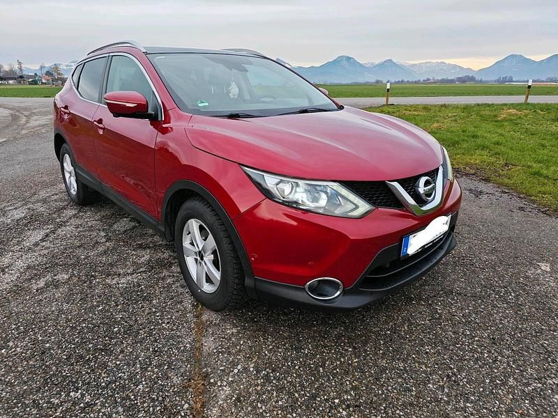 Rot Gebraucht 2014 Nissan Qashqai SUV | 9.999 € (Teuer) - Bild 1/4