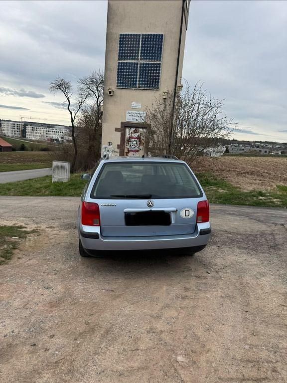 Gebraucht VW Passat Basis 101 PS (74 kW) 1997 Blau Kombi