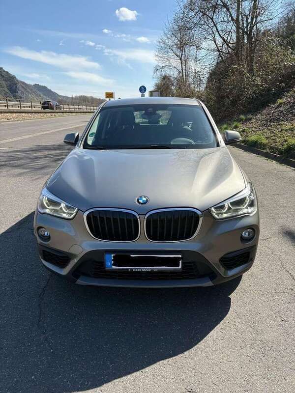 Silber Gebraucht 2018 BMW X1 Advantage SUV | 16.000 € (Fairer Preis) - Bild 1/4