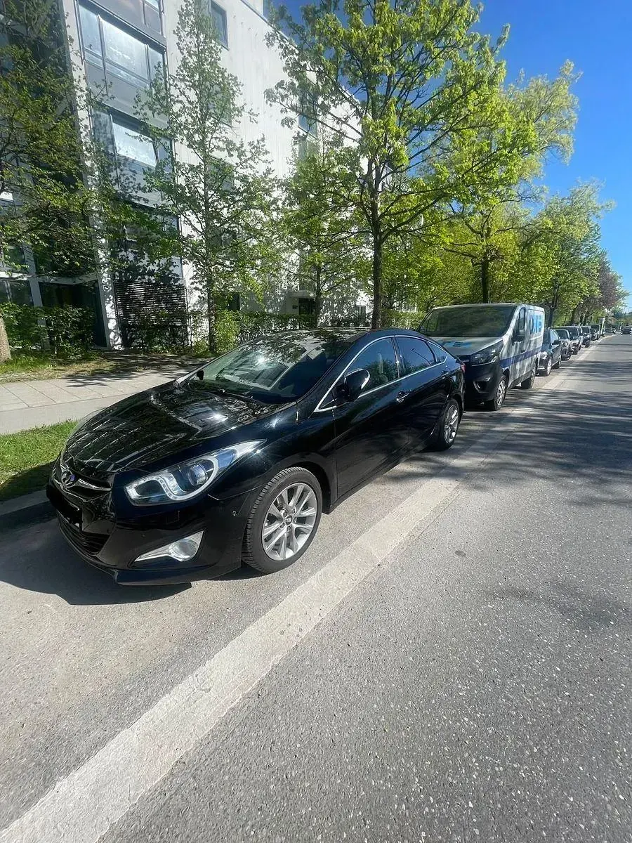 Gebraucht Hyundai i40 Premium 178 PS (130 kW) 2015 Schwarz Limousine