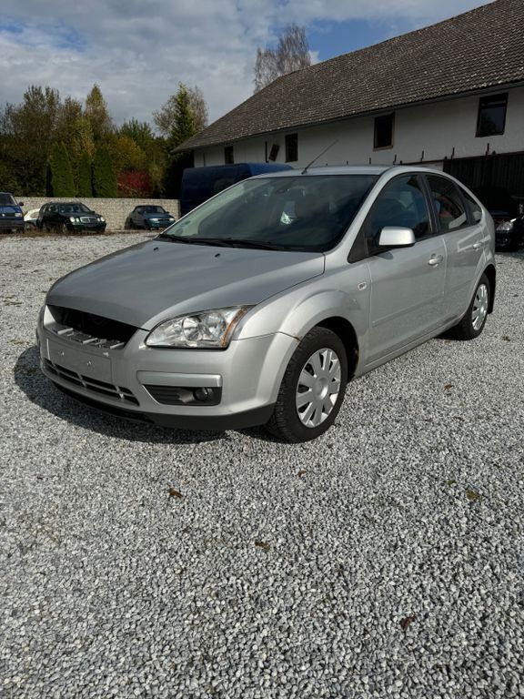 Gebraucht Ford Focus Style 109 PS (80 kW) 2007 Silber Limousine